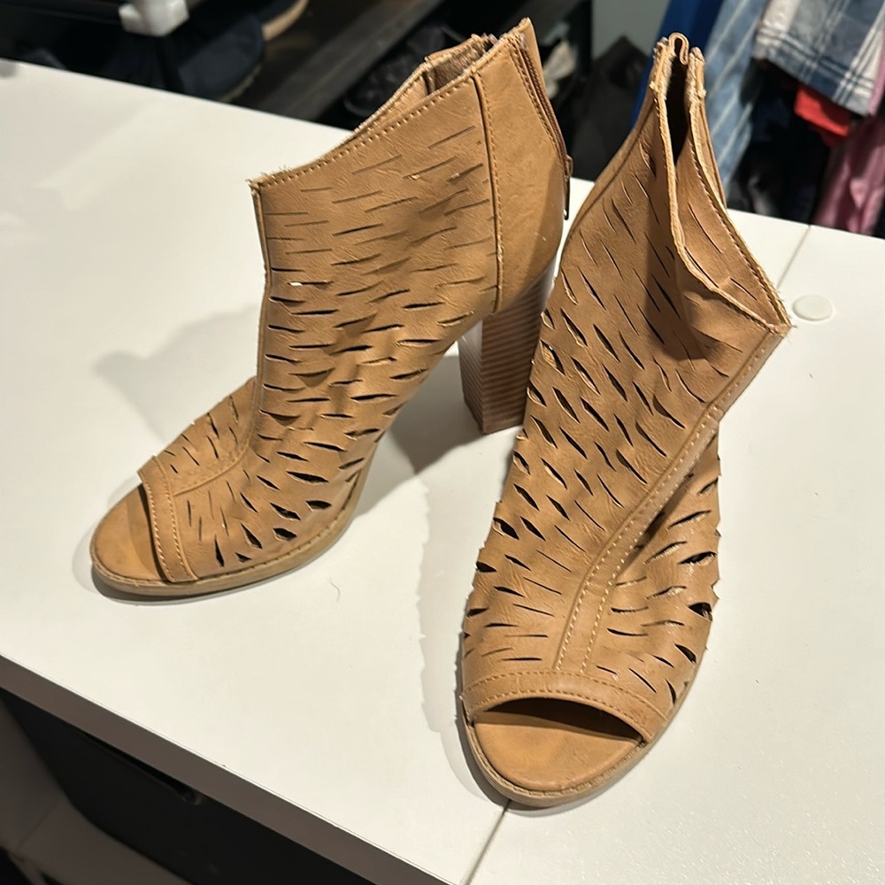 Super cute heels!